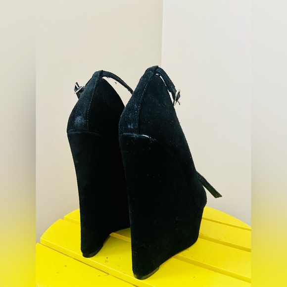 Sole Society Faux Suede Black Wedges - Picture 5 of 6